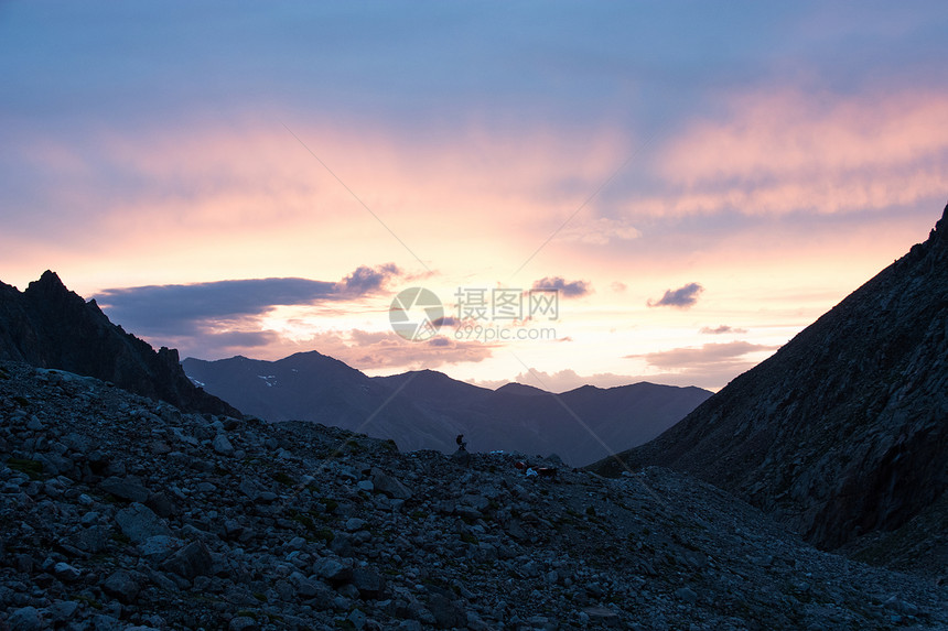 山中美丽的风景日落美景图片