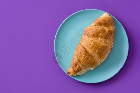 紫外线背景上的Croissant顶背景图片