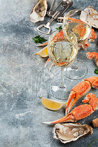海产食品和葡萄酒牡蛎龙虾蛤在石板桌上图片