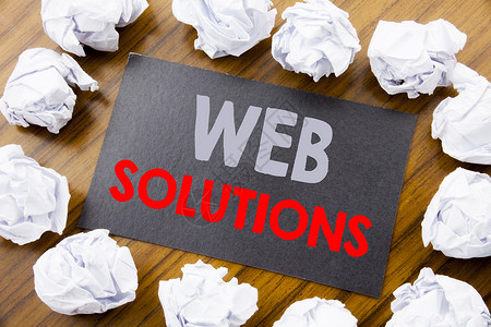 手写文本标题显示Web解决方案写在便条纸上的互联网设计划的商业概念图片