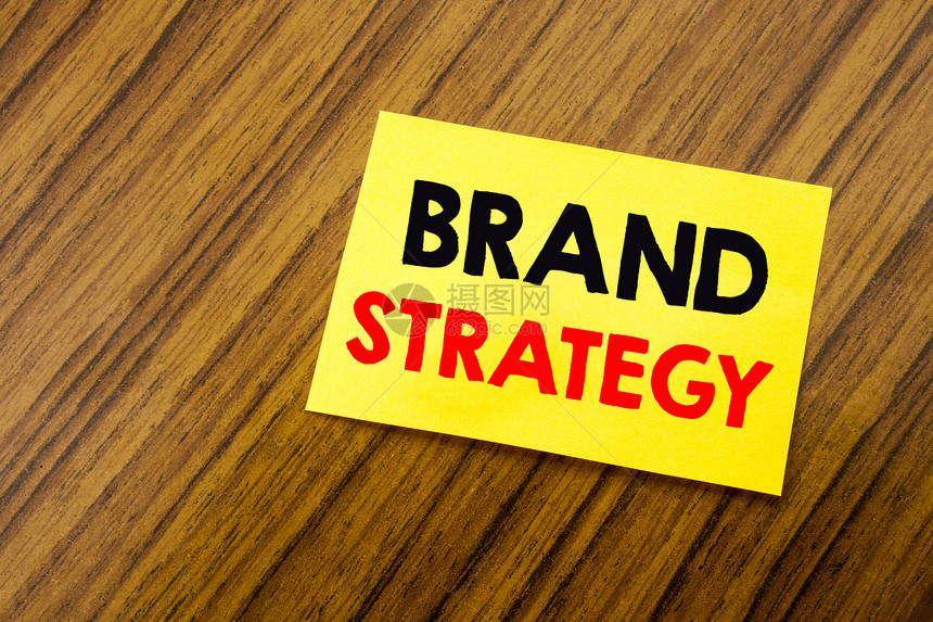 手写文字标题灵感显示品牌战略营销理念计划的商业概念写在木键盘背景上的便条图片