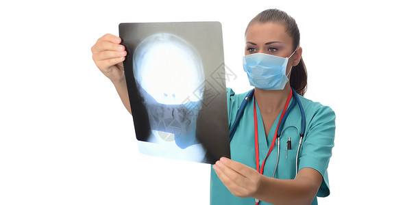 女放射学家检查X光以白图片