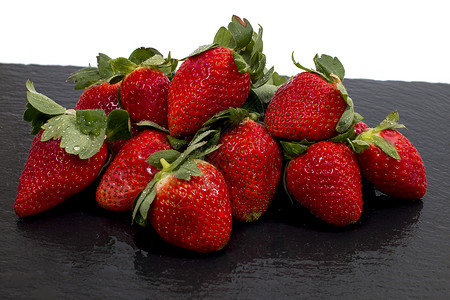 红色美味的草莓图片