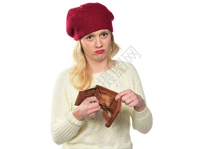 不开心的女人展示了她的空钱包图片
