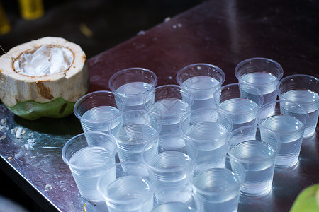 椰子汁喝椰子水塑料杯图片