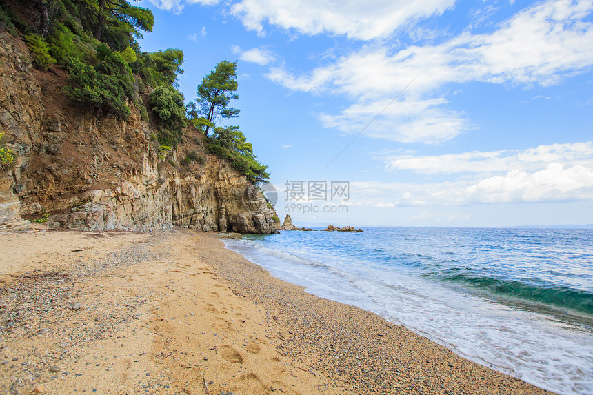 美丽的夏季海景暑假旅行假期希腊的海水和岩石图片