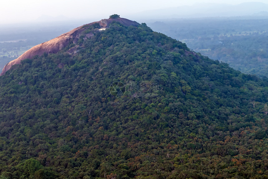 斯里兰卡Dambulla的SigiriyaRock或Sinhagiri航空全景对Piduranga图片