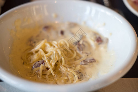 SpaghettiCarbonara是白盘图片