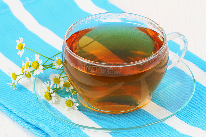 一杯茶和洋甘菊花图片