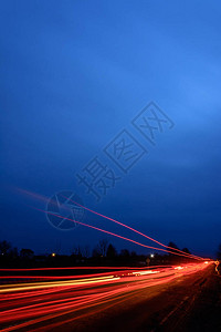夜空下乌克兰道路的照片图片