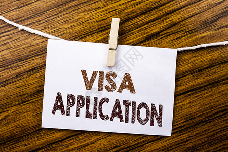 显示签证申请的手写公告文本护照申请的商业概念写在木制背图片