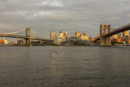 曼哈顿大桥和布鲁克林大桥日落景美国图片