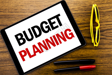 编写显示预算计划的文本财务预算的商业概念书面平板笔记本电脑图片