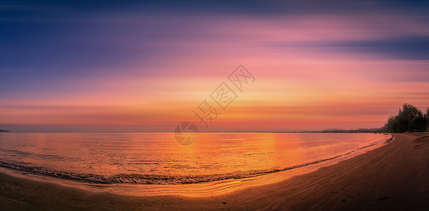 海滩上的日落景色天空图片