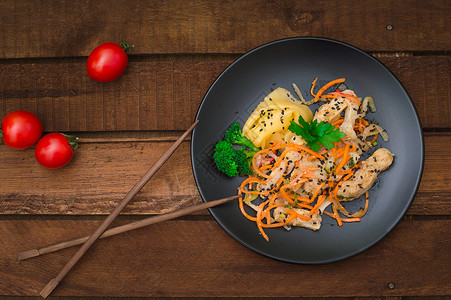 新鲜鸡肉沙拉图片