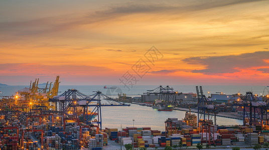 集装箱和船的物流港口图片