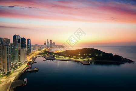 釜山海滩夏季有日出天空图片