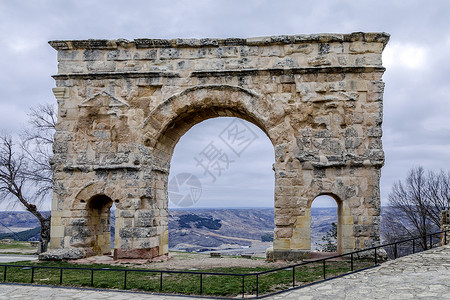西班牙卡斯蒂利亚莱昂省索里亚省梅迪纳塞利罗马拱门图片