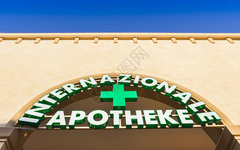 意大利药房标志和商店药房用德语图片