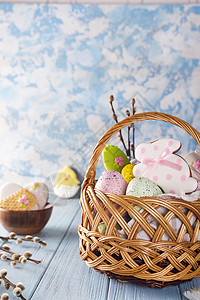 复活节饼干兔子和多彩复活节鸡蛋图片