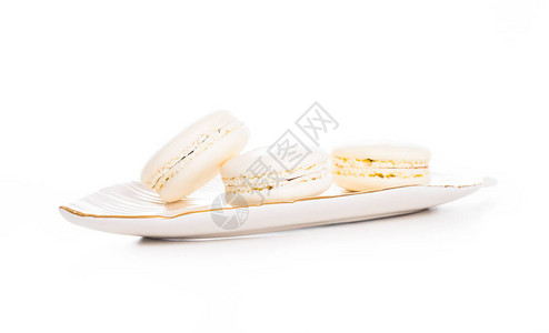 精美的法国甜点奶油面粉蛋糕在白图片