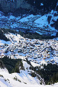 瑞士伯尔尼斯奥伯兰的温根村和劳特布伦图片