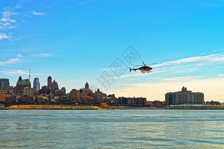 黑色直升机飞过美国新泽西图片