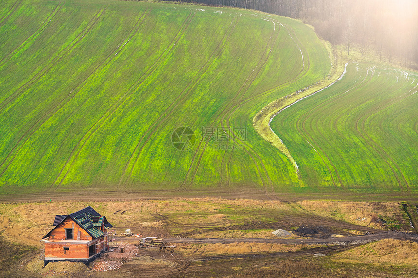 在波兰下西里亚农村地貌中图片