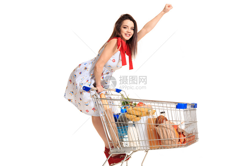 购物车装满产品的女人在白色背景下被隔离图片