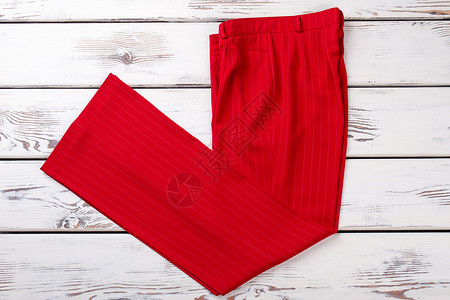 红色折叠条纹裤子亮的木图片