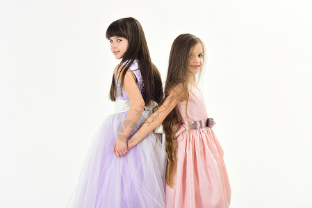 穿着漂亮衣服的小女孩美丽时尚有力的粉彩儿童时尚家庭美发师童年图片
