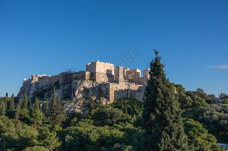希腊雅典卫城与Propylaea和雅典娜耐图片
