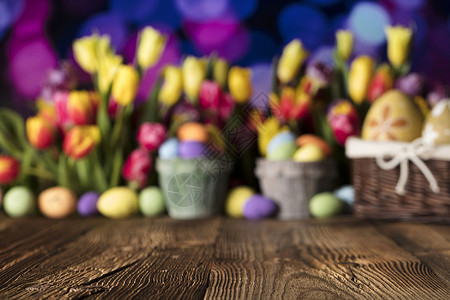 复活节主题郁金香花束复活节彩蛋五颜六色的散景图片