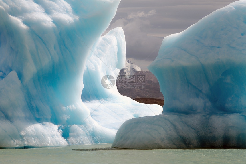 阿根廷湖乌普萨拉冰川的冰山阿根廷湖是阿根廷图片