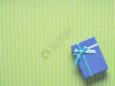 绿色背景的蓝礼盒节假图片