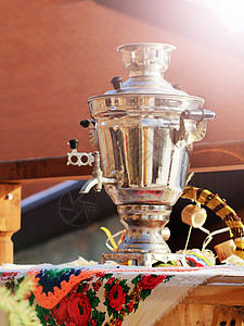 俄罗斯传统的茶叶仪式包括桑莫瓦和甜点图片