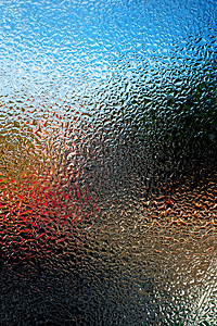 玻璃窗上覆盖湿度的玻图片
