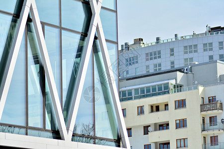 办公大楼的玻璃墙背景图片