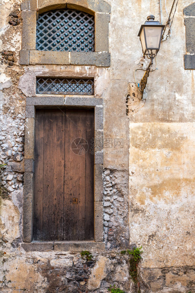 意大利西里古朴的旧门景观图片