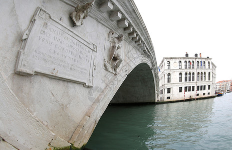位于意大利威尼斯的意大利语Rialto桥图片