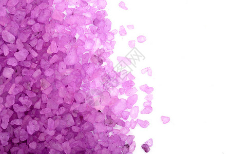 白色背景的紫色海水盐图片