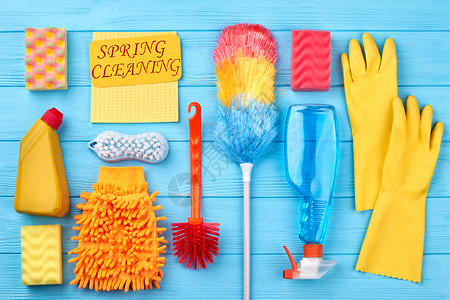 春季清洁木制背景彩色背景的多彩房屋清洗设备如何开始清扫工作图片