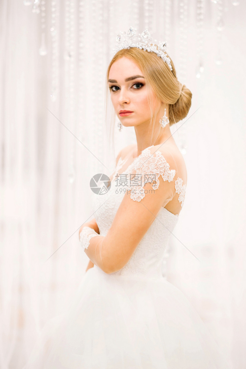 白色装饰时尚新娘的照片图片