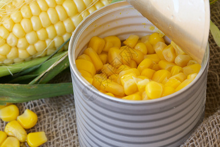 罐装整粒甜玉米特写高清图片