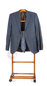 男古典夹克和领带在衣架图片
