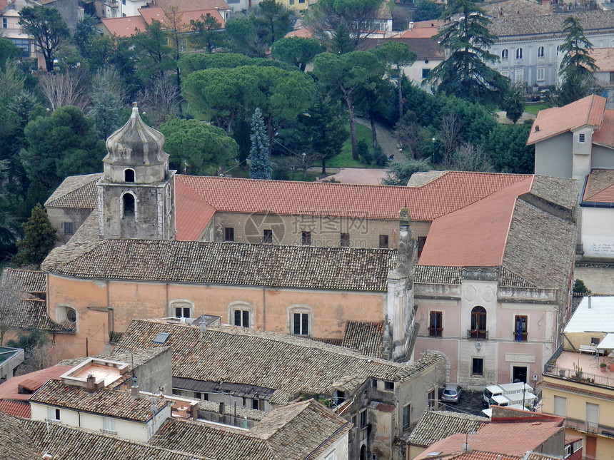 蒙特萨奇奥圣弗朗西斯科从俯视该镇历史中心位置图片