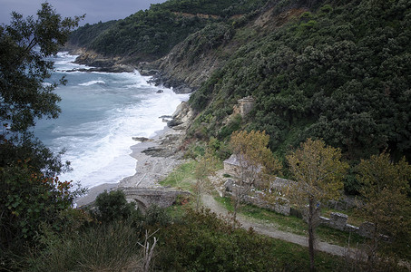 秋天的阿索斯山海岸线图片