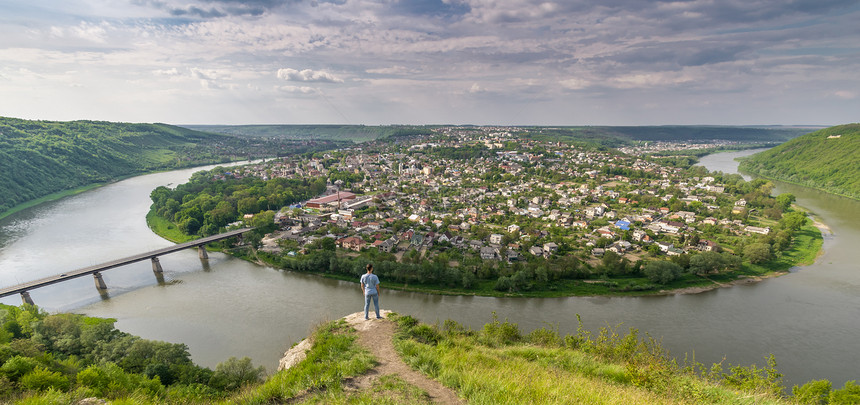 DnisterRiver和Zalishchyky市空中观察图片