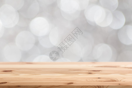 含木桌空间用于显示产品设计的模糊白布OKh背景的显图片
