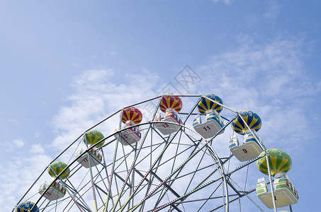 富彩多的Ferris轮车计程车以蓝图片